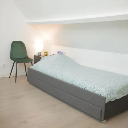 Daire ++++ Duplex Renove 5 Pieces 150m2 A 8 Mn De La Place Dalton ++++